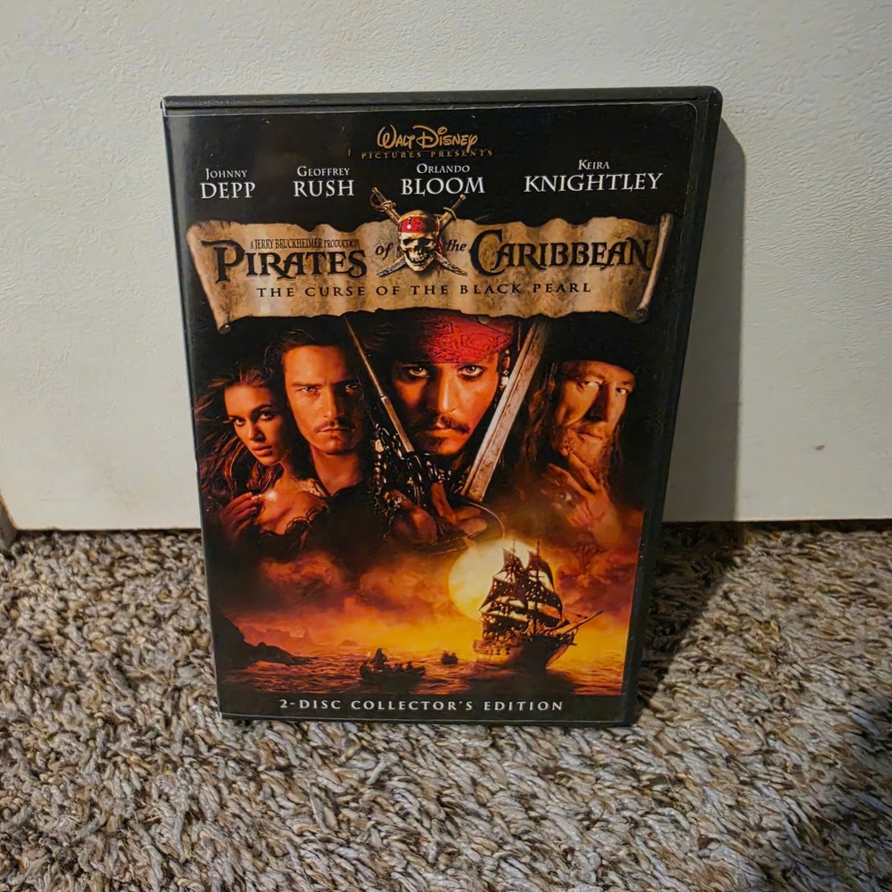 Pirates of the Caribbean Curse of the Black Pearl 2-Disc DVD Collectors Edition